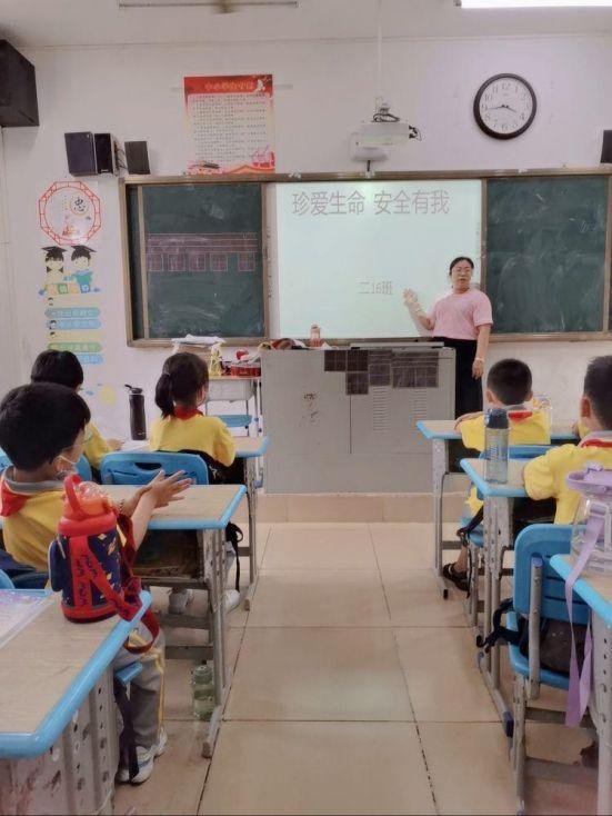 简篇-“护苗行动”——海口市琼山第五小学召开学校安全工作布置会暨学校安全教育活动