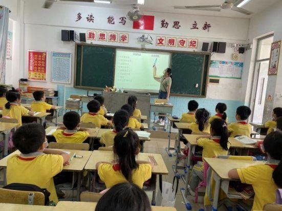 简篇-“护苗行动”——海口市琼山第五小学召开学校安全工作布置会暨学校安全教育活动