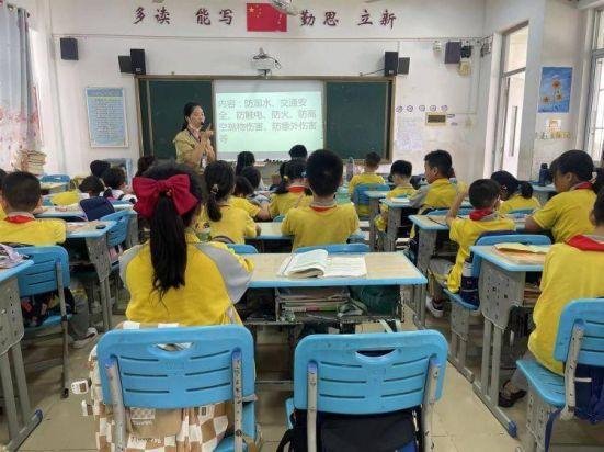 简篇-“护苗行动”——海口市琼山第五小学召开学校安全工作布置会暨学校安全教育活动